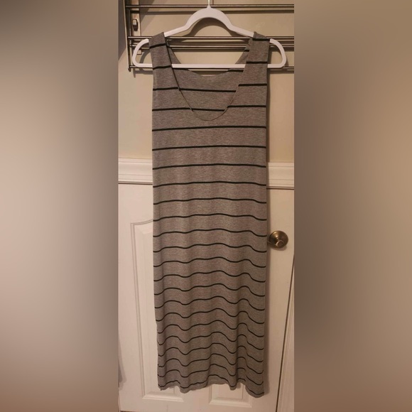 Size L Gray with black stripe maxi. Like new condition - Picture 1 of 1